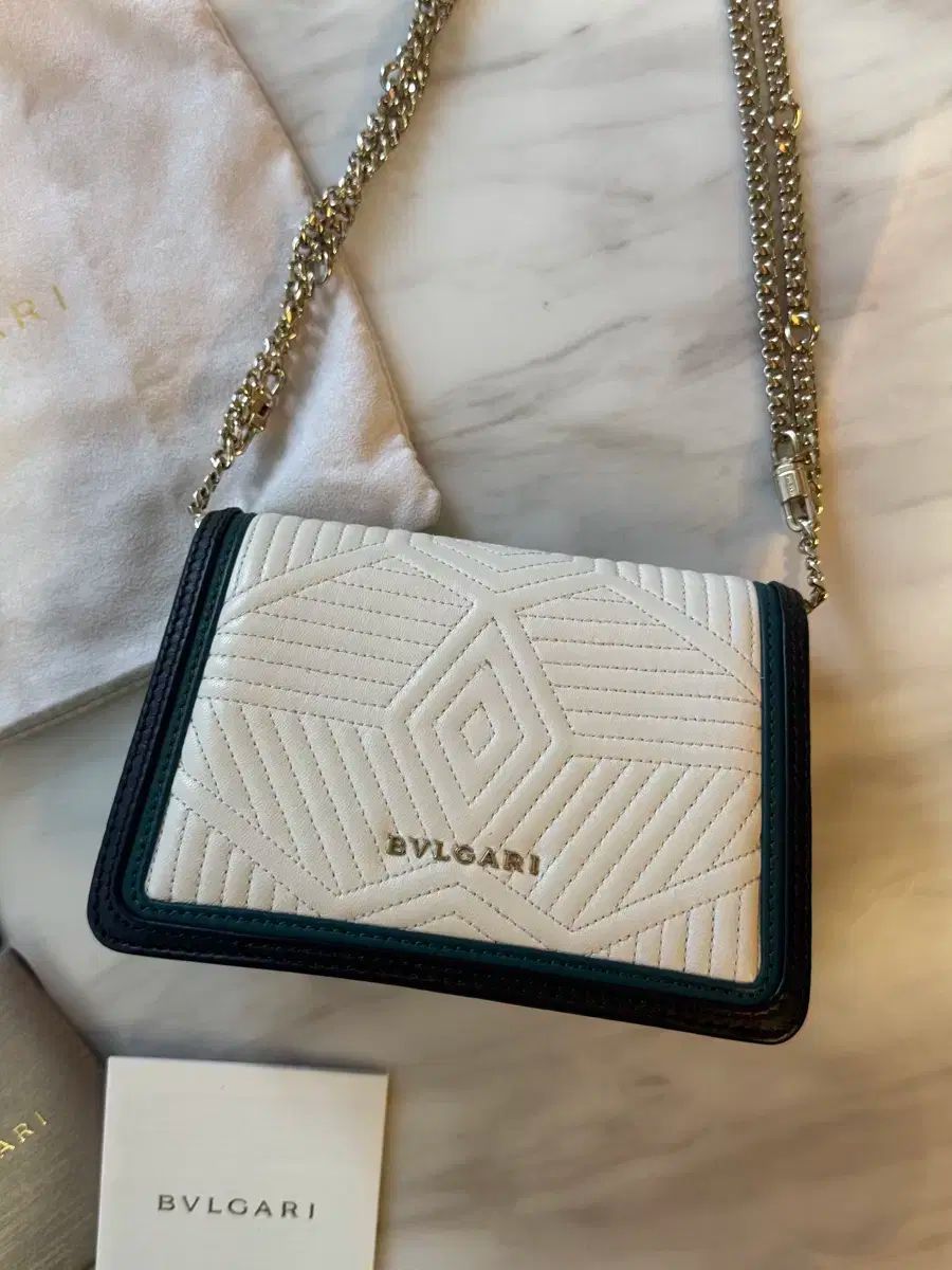 ブルガリ セルペンティ カーフスキン バッグ チェーンバッグ