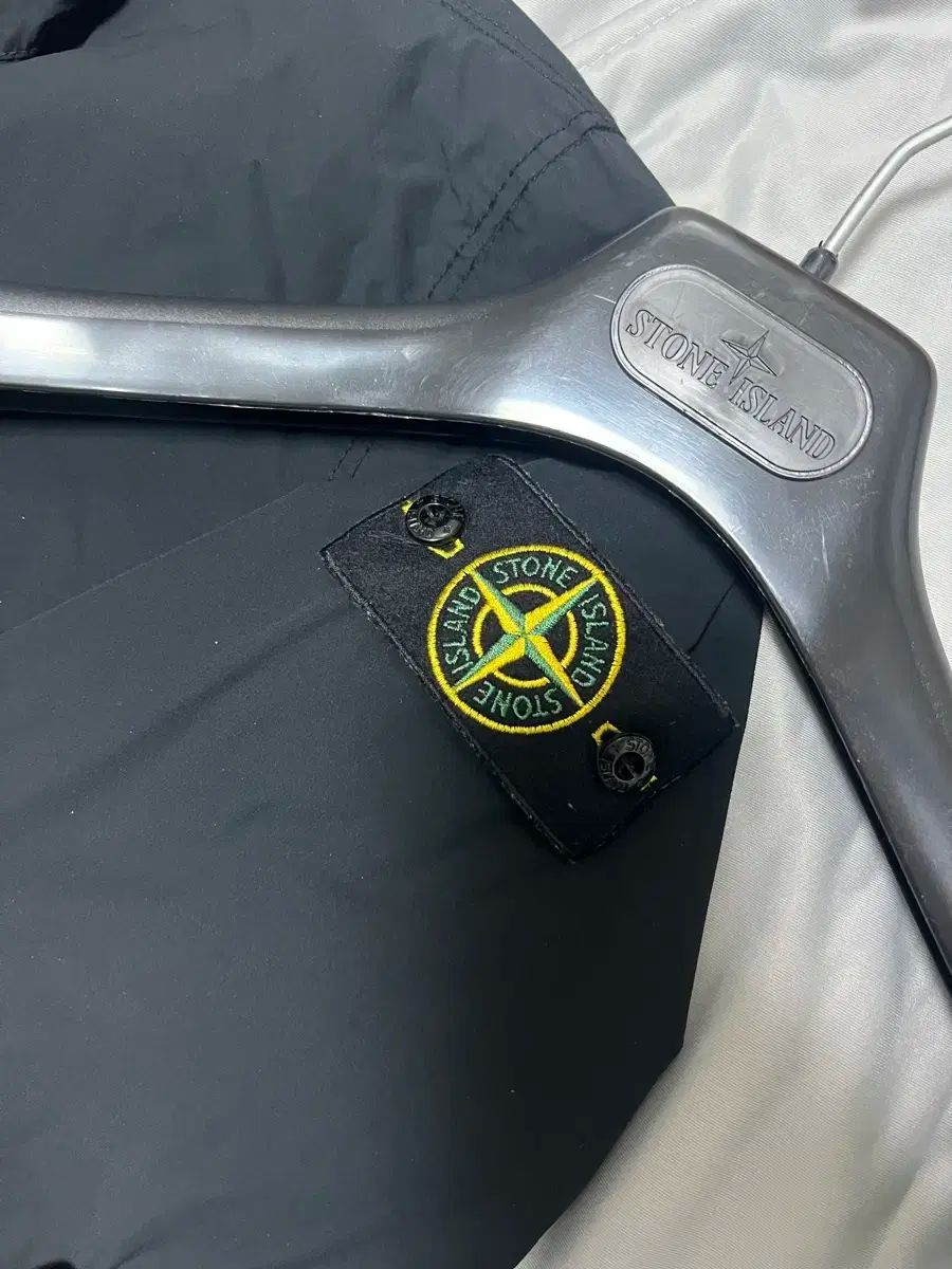 m 21ss STONE ISLAND ストーンアイランド スキンタッチ ウィンドブレーカー ソフトシェル ダークネイビー