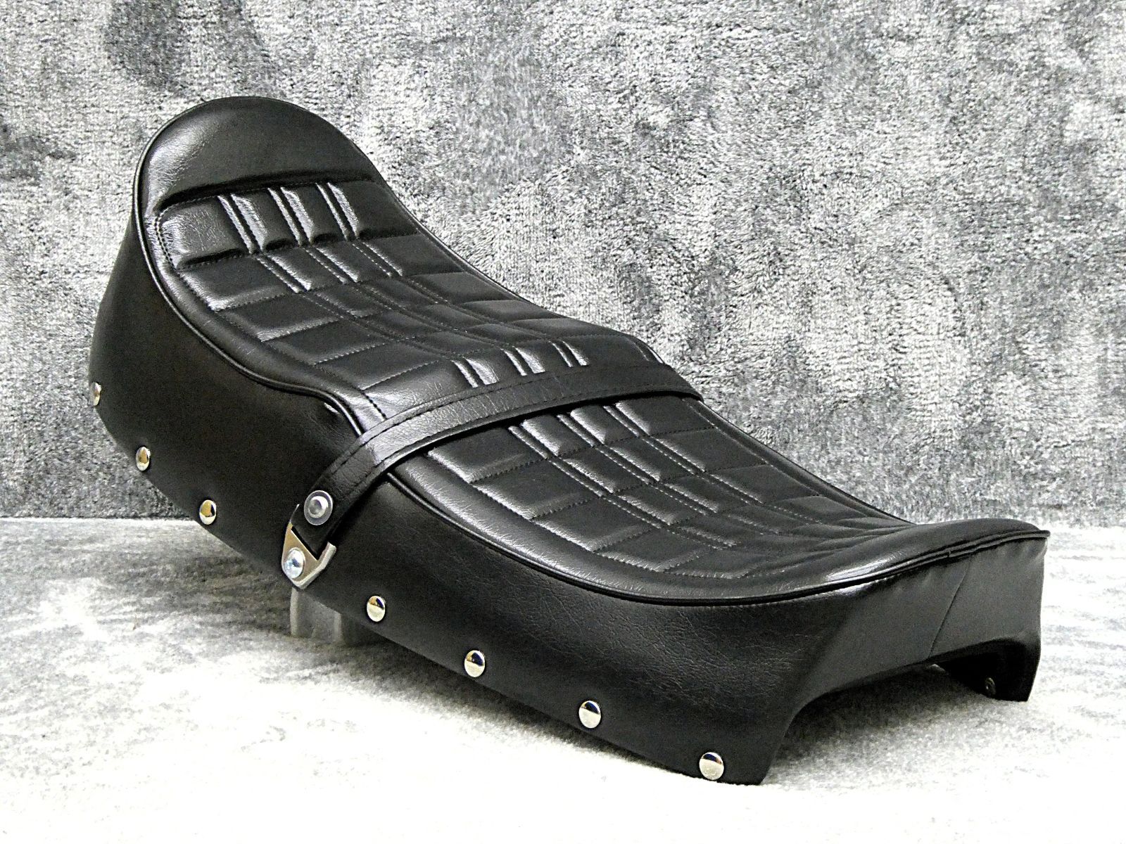 CB750K鋲打ち 黒E4 カスタムシート 新アンコ/チョビ三CB750fourボタン