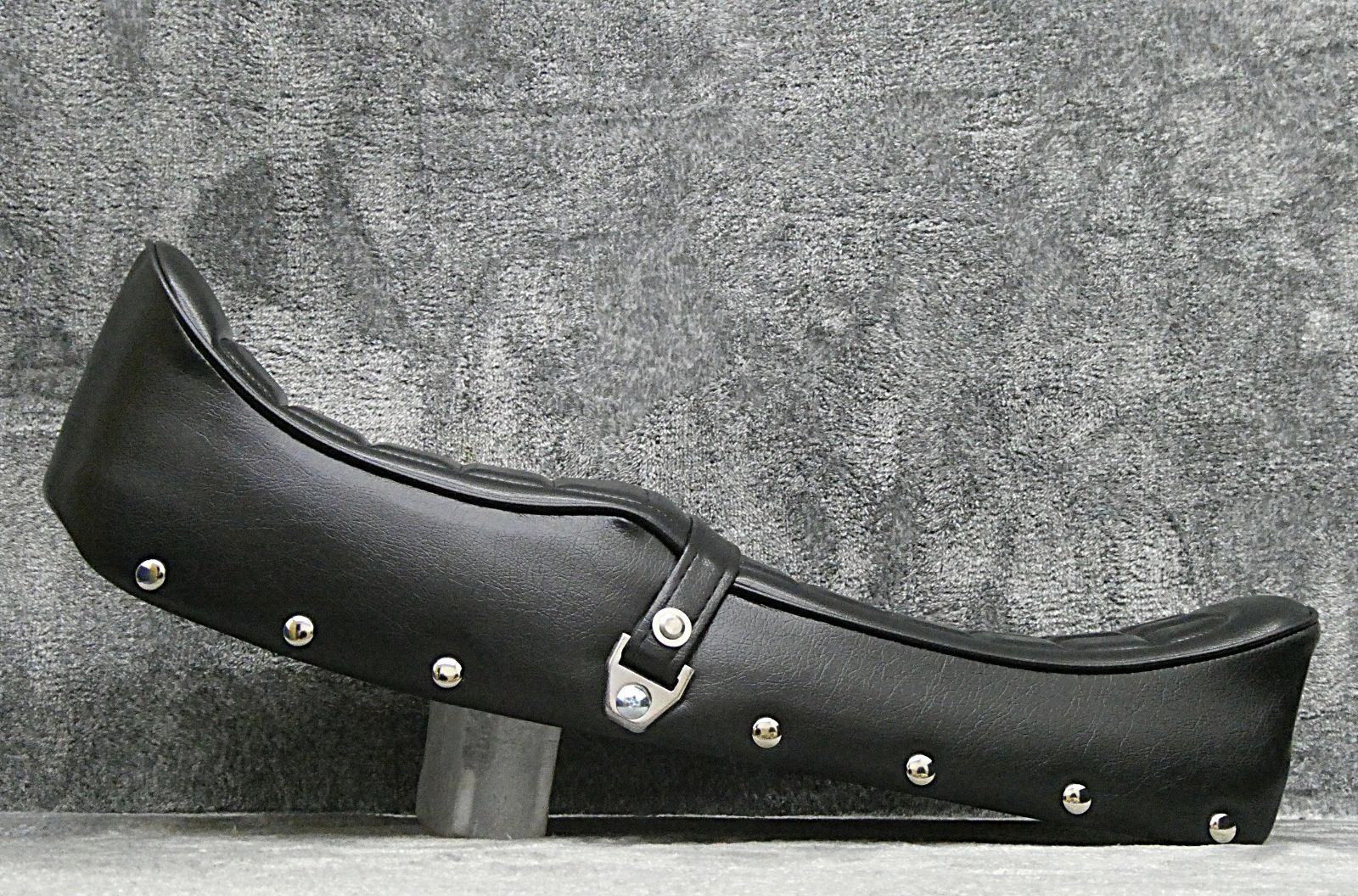 じ*ん様 CB750K 新あんこ 鋲打ち E4黒カスタムシート/チョビ三CB75