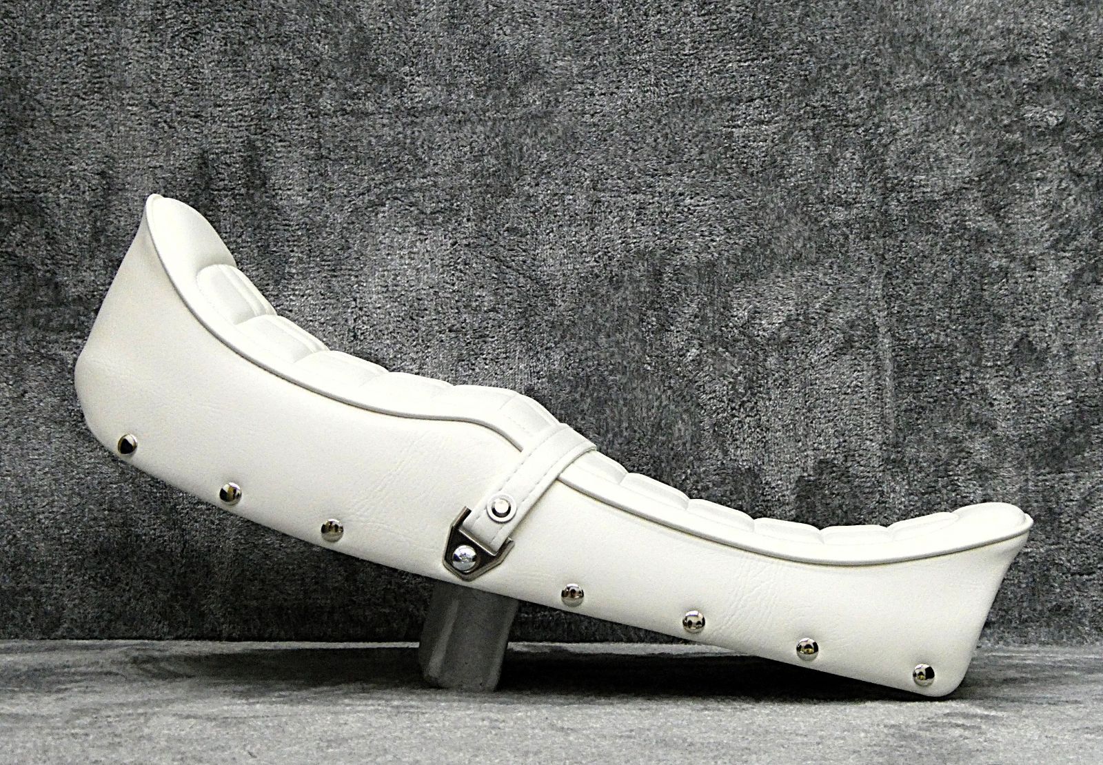 CB750K鋲打ち 白4 カスタムシート 新アンコ/ホワイト チョビ三