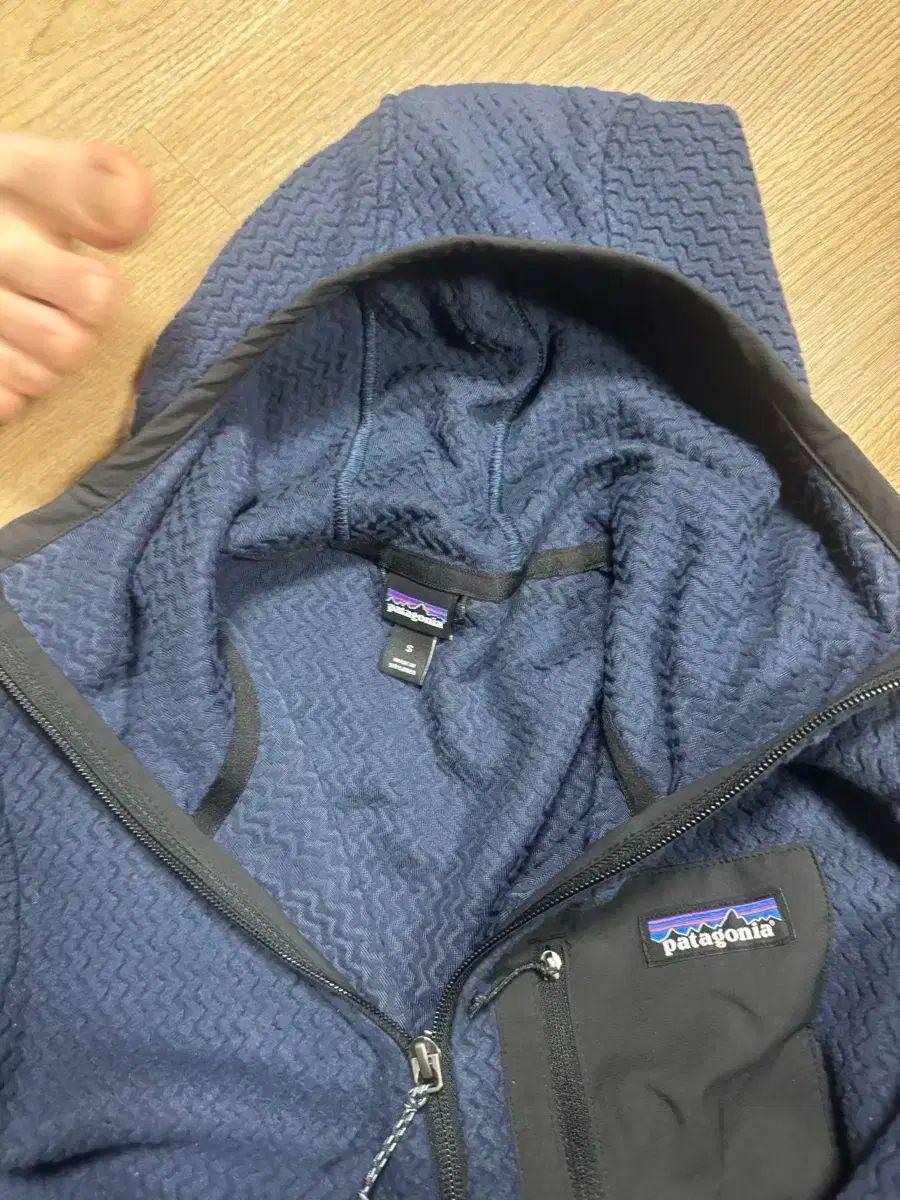 エアジップフーディー