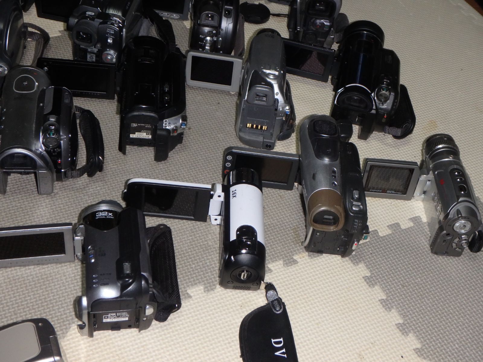 コンデジ ジャンク まとめ売り 24台 ジャンク ビデオカメラ 24台 まとめて セット - メルカリ