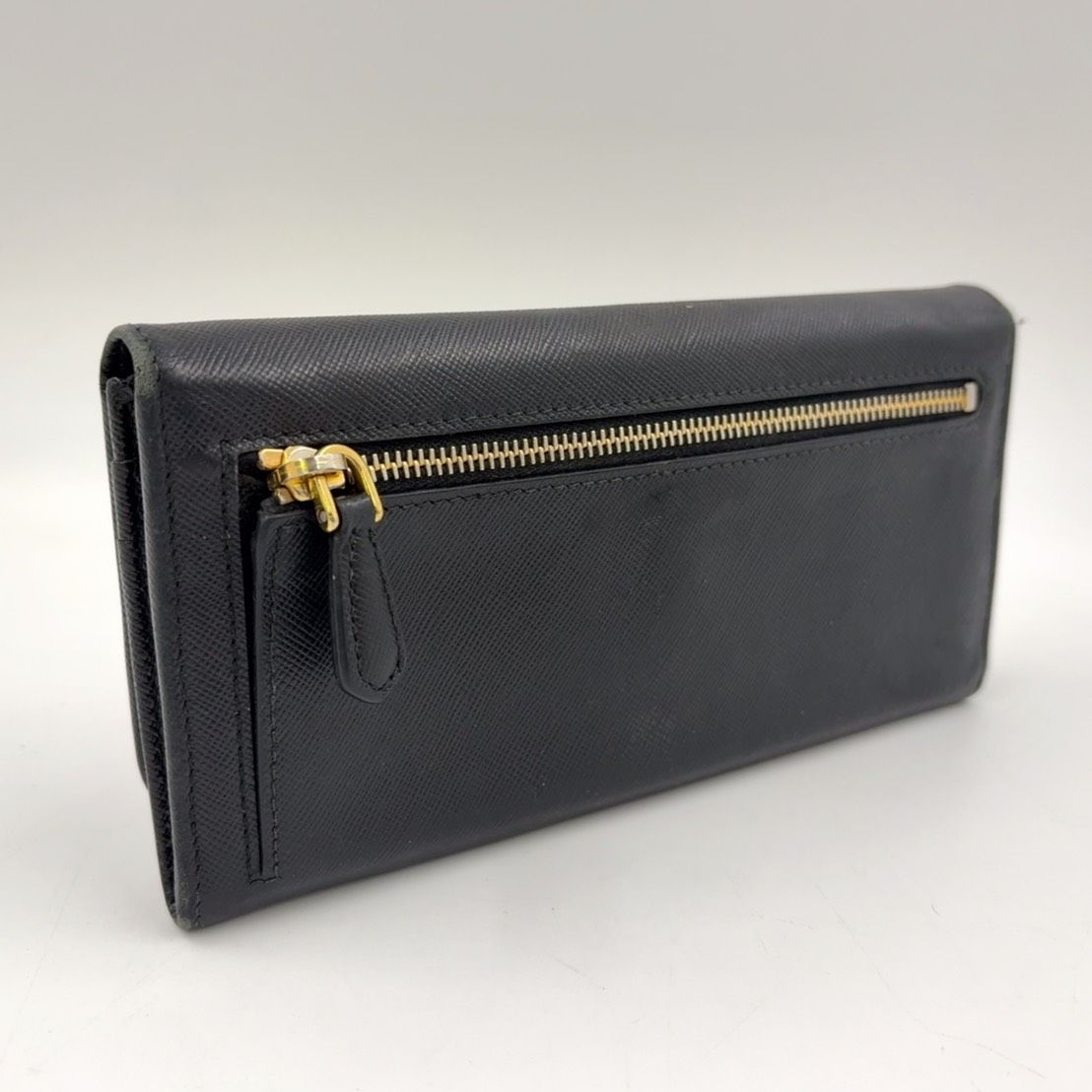 PRADA 二つ折り 長 レザー ブラック 財布 ゴールド