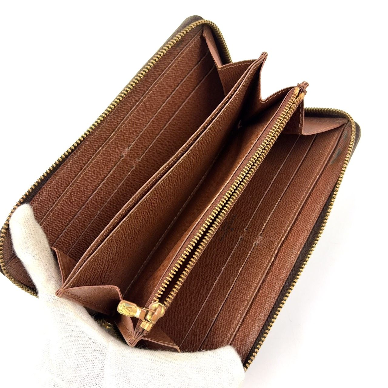 VUITTON ジッピーウォレット