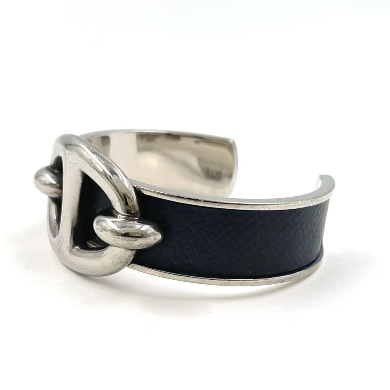 レザー×メタル