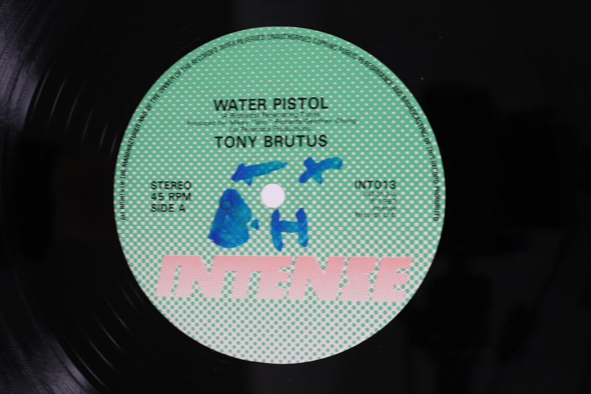 英12 Tony Brutus Water Pistol Shooting Water INT013 INTENSE 00250