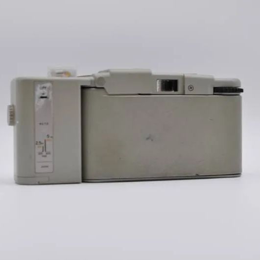 コンパクトフィルムカメラ