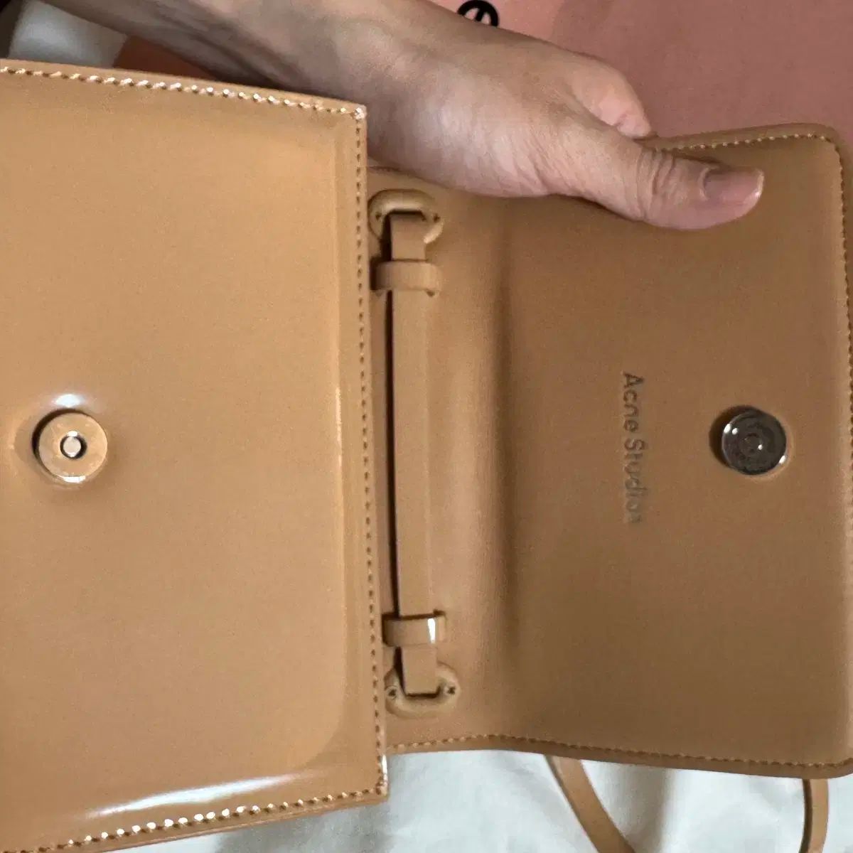 アクネストゥディオズ