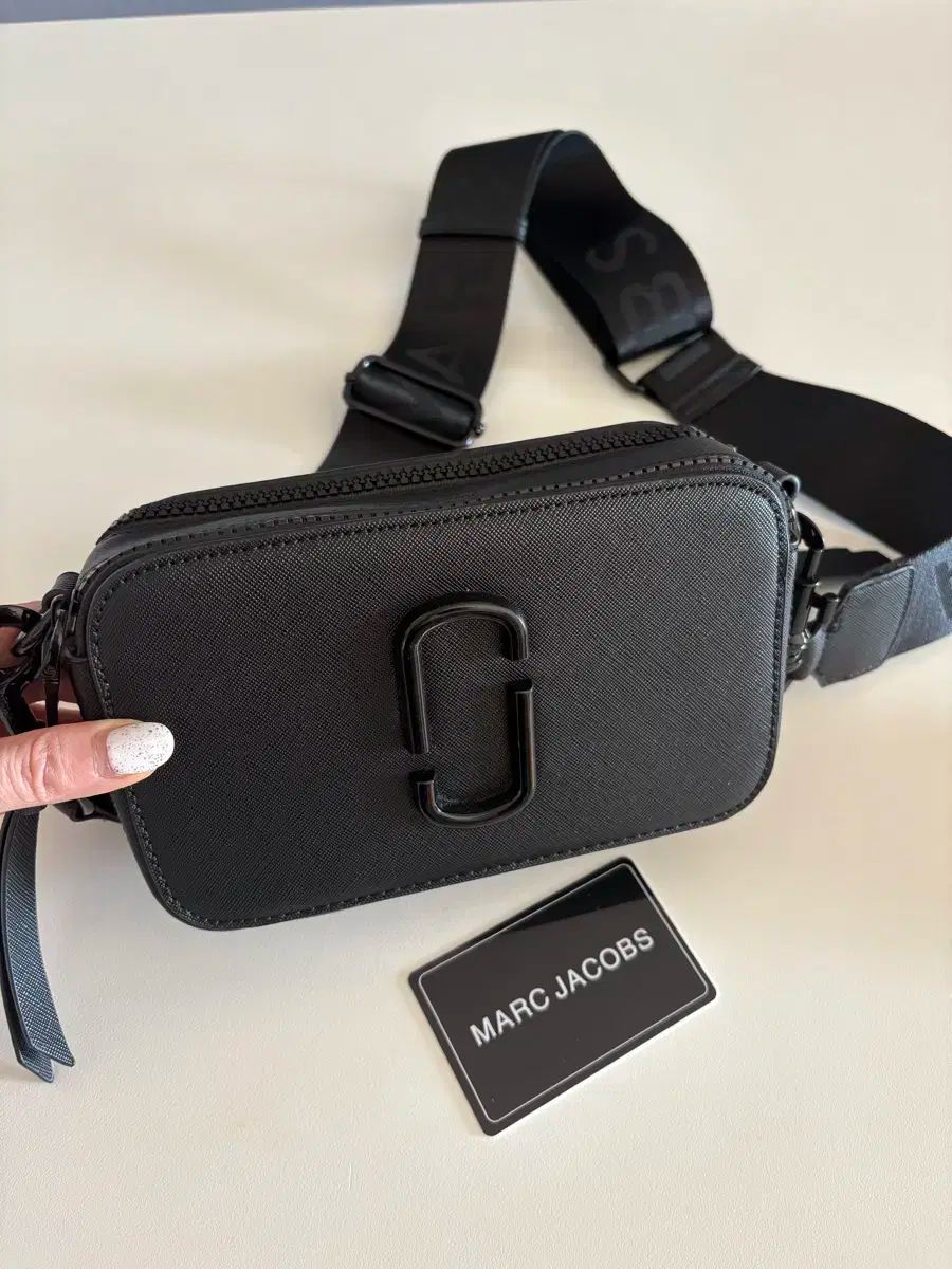 MARCJACOBS オールブラック カメラバッグ