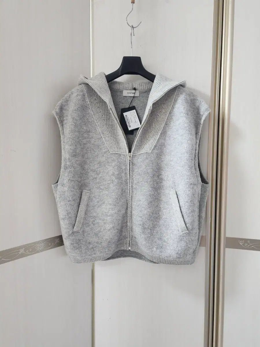 The HANDSOME SYSTEM アルパカ ブレンド フード ニット ベスト