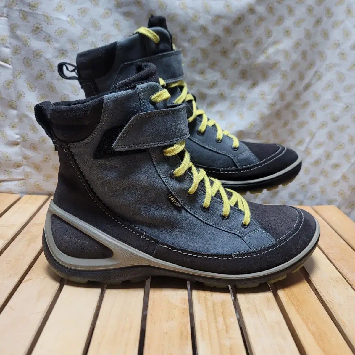 Ecco GORE-TEX ミッドカット ブーツ 245