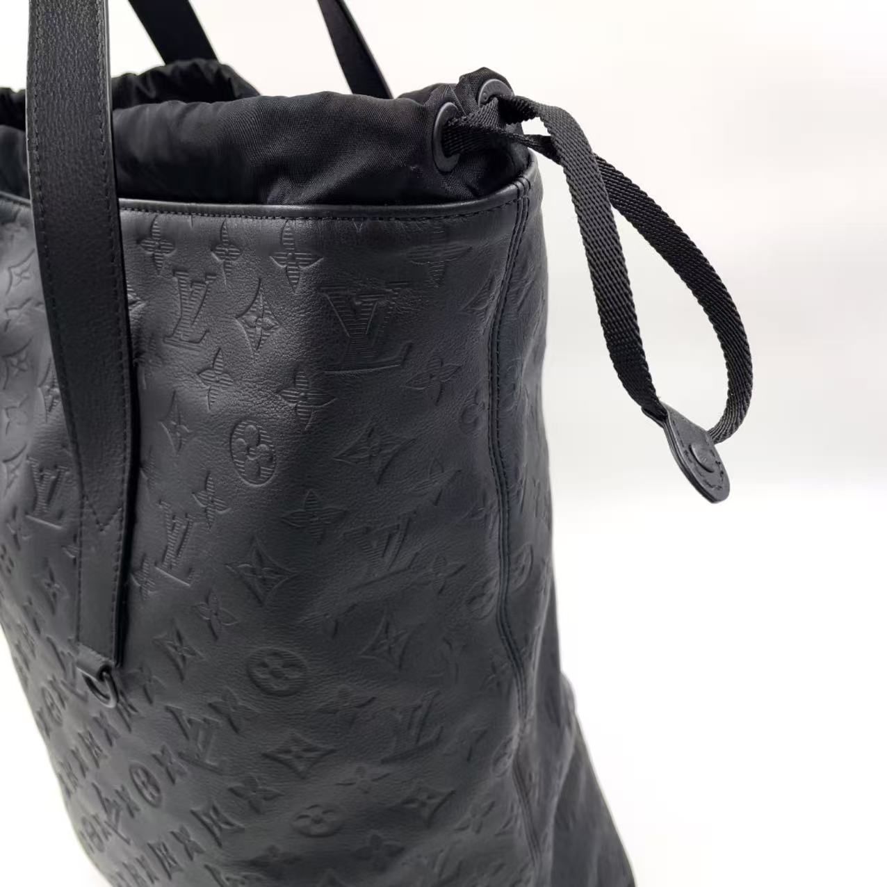 レザー ブラック