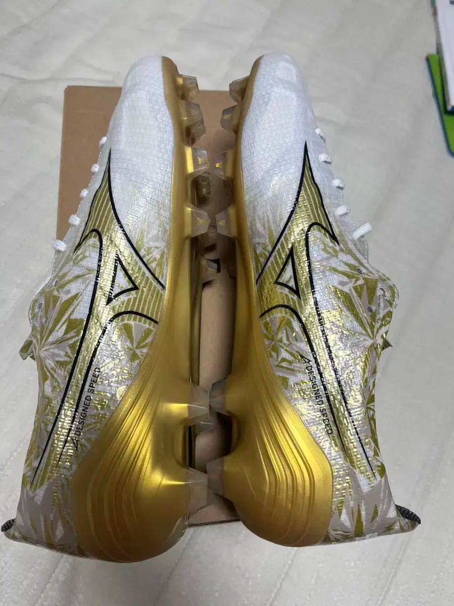 ミズノアルファ エリート 1 白金 260