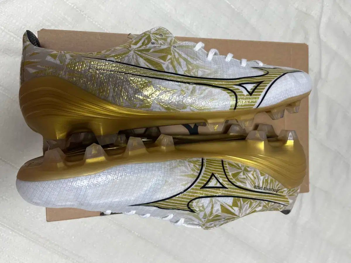 ミズノアルファ エリート 1 白金 260