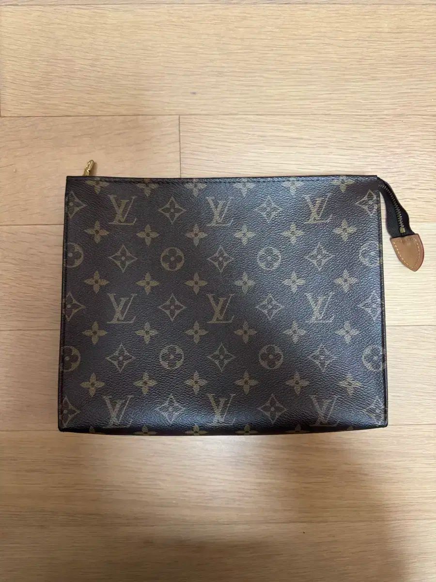 ルイヴィトン ポシェット トゥワレ 26 クラッチバッグ