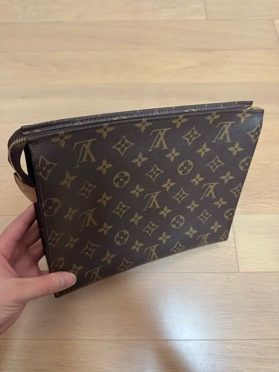 定番人気！ ルイヴィトン ポシェット トゥワレ 26 クラッチバッグ