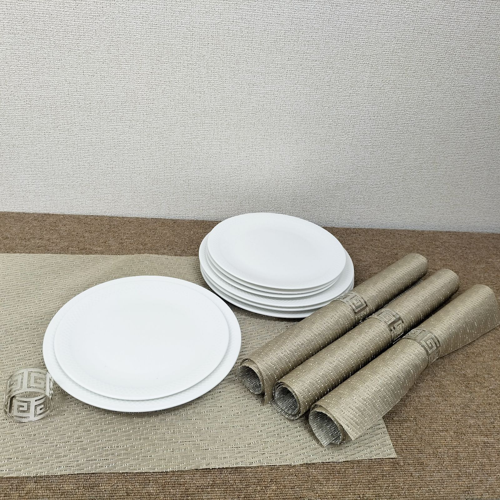 Mikasa トレリスボーンチャイナ 8枚 ランチョンマット4枚 ディナーセット4人分 モデルルーム D-2508TW4