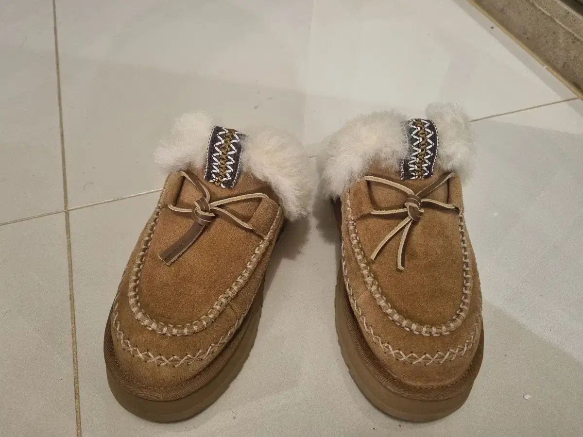 25 f w UGG ディスケット アルパイン CHE 230 mm スリッパ