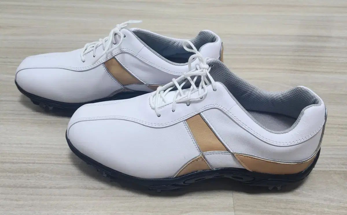 ゴルフシューズ