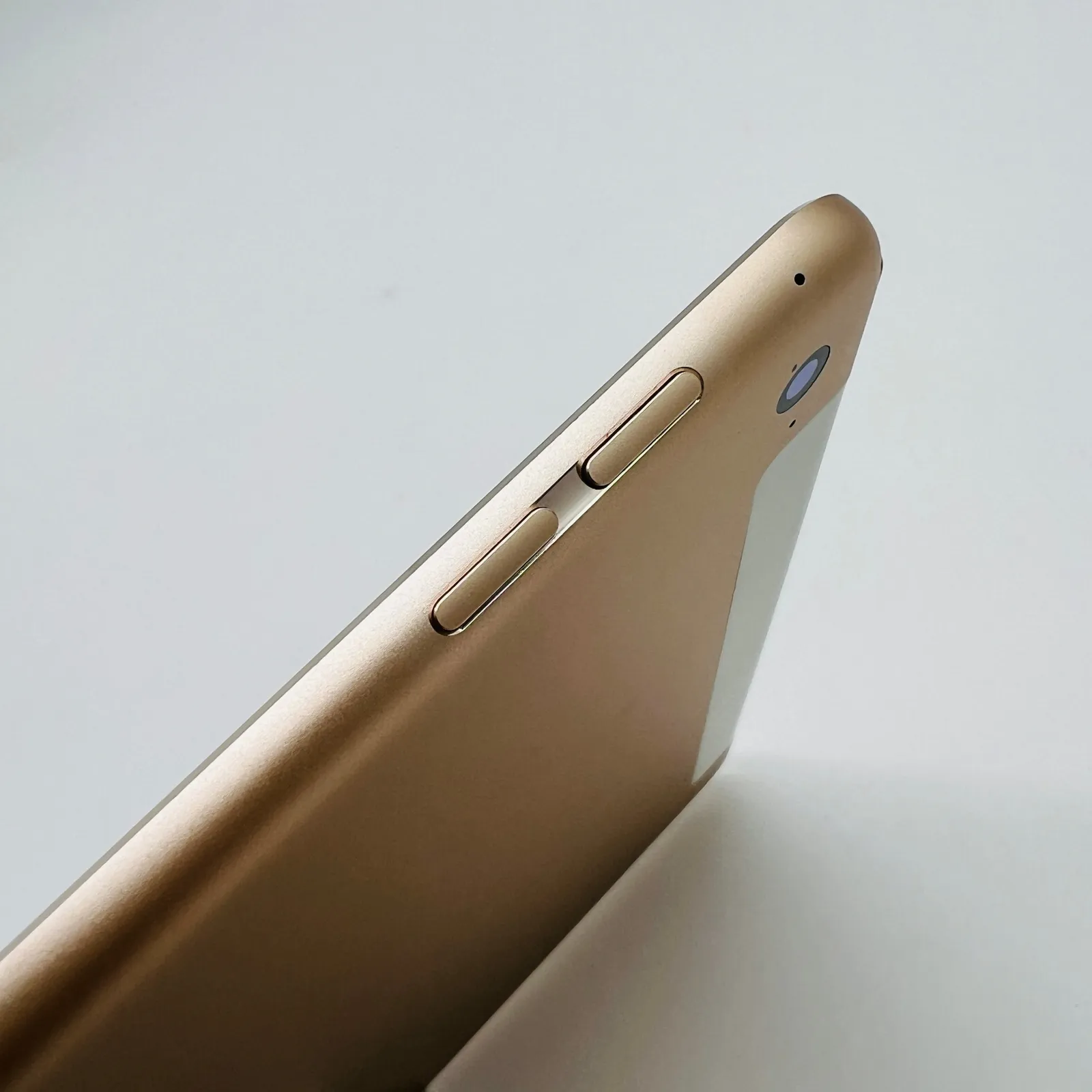 ドコモ iPad Air2 16GB Wi-Fi MH1C2J/A ゴールド 未使用 iPad docomo