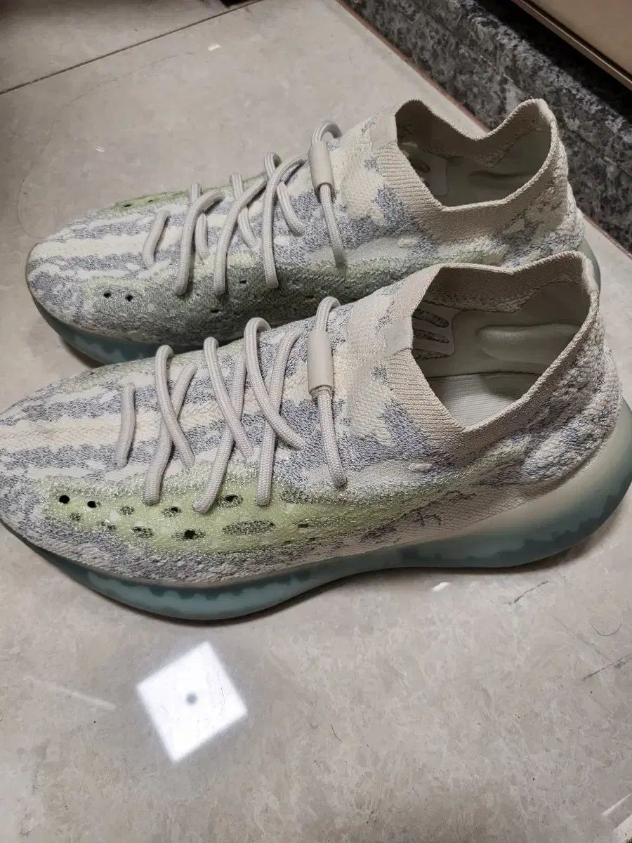 アディダス イージー 380 エイリアン ブルー