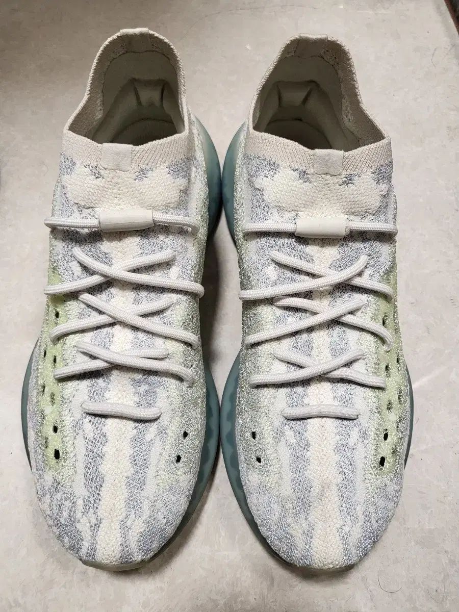 アディダス イージー 380 エイリアン ブルー