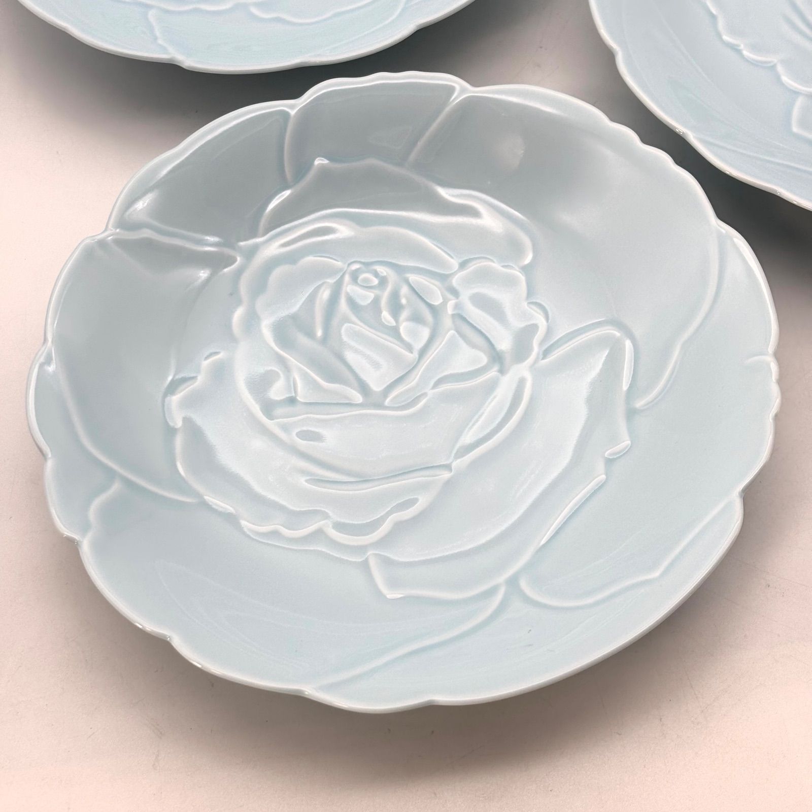 香蘭社】青磁ばら 中皿揃 / 有田焼 薔薇陽刻皿 5枚セット - メルカリ