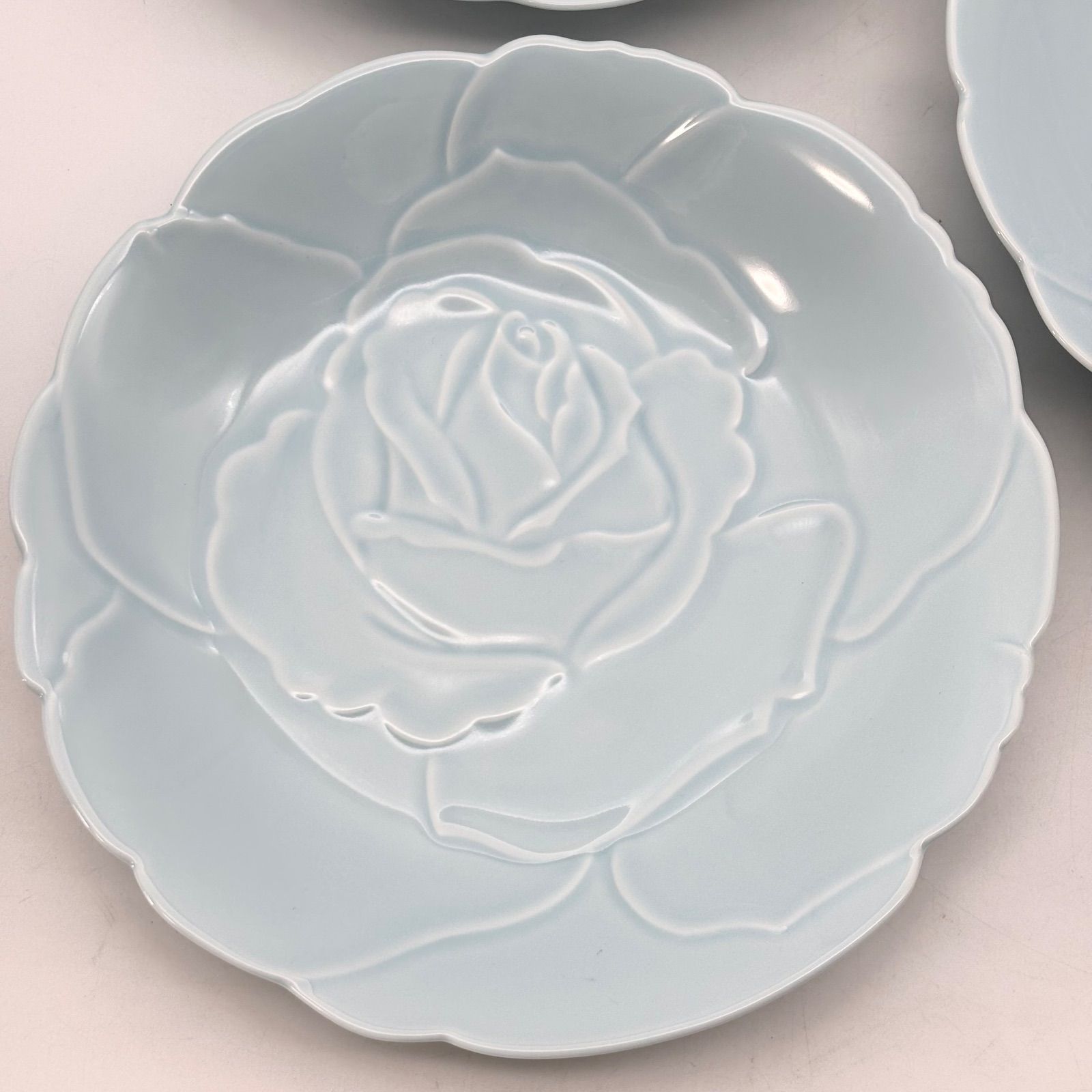 美品❗️希少❗️薔薇お皿 香蘭社】青磁ばら 中皿揃 / 有田焼 薔薇陽刻皿 5枚セット - メルカリ