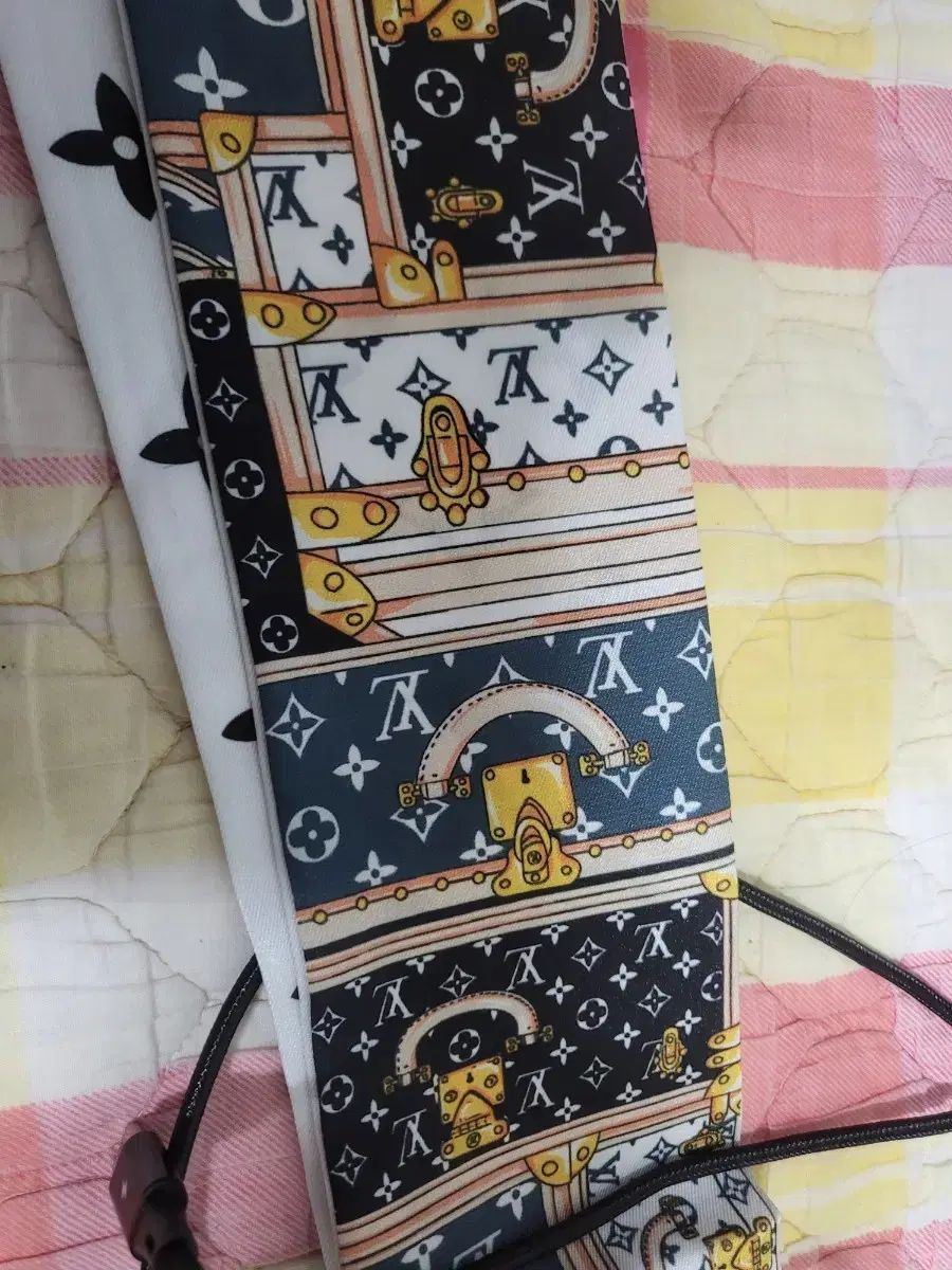 ルイヴィトン スカーフ レッツゴー bb 靴 バンド モノグラム コンフィデンシャル