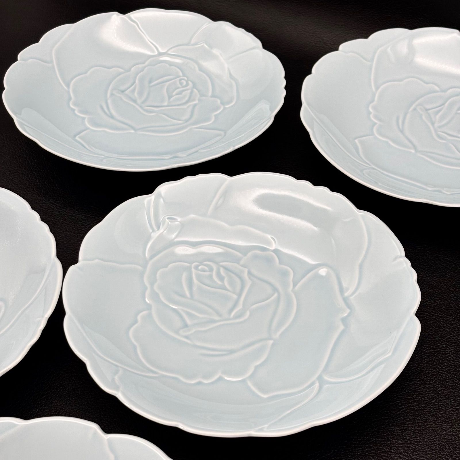 香蘭社】青磁ばら 中皿揃 / 有田焼 薔薇陽刻皿 5枚セット - メルカリ