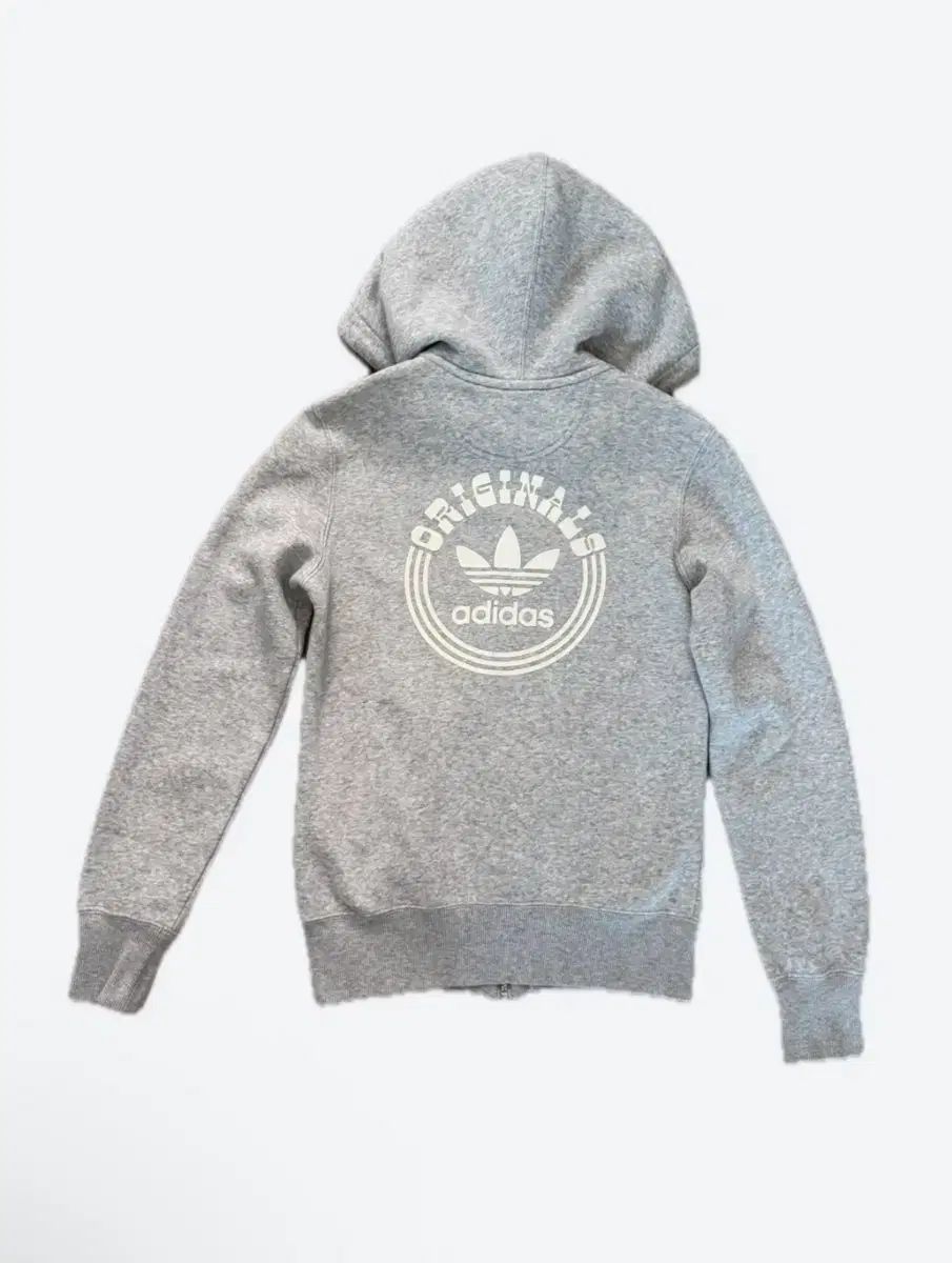 アディダス 必須アイテム