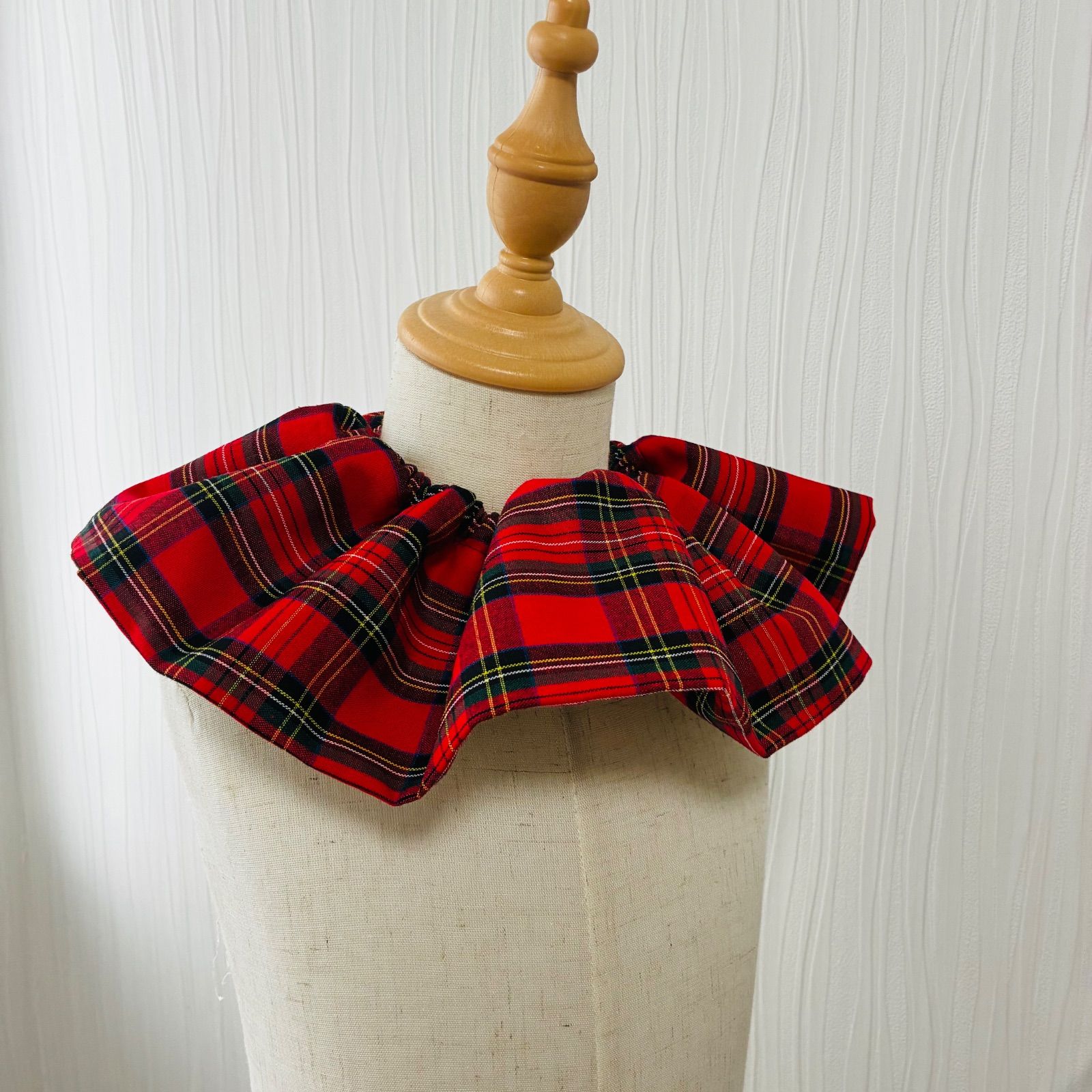 試作品お試し価格」🎄赤チェックのフリルつけ襟、ベビースタイ