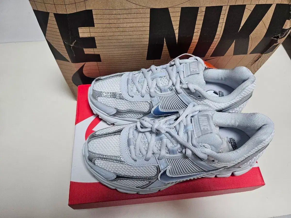  ナイキ ボメロ5 プラチナ サミット 白 その他 靴