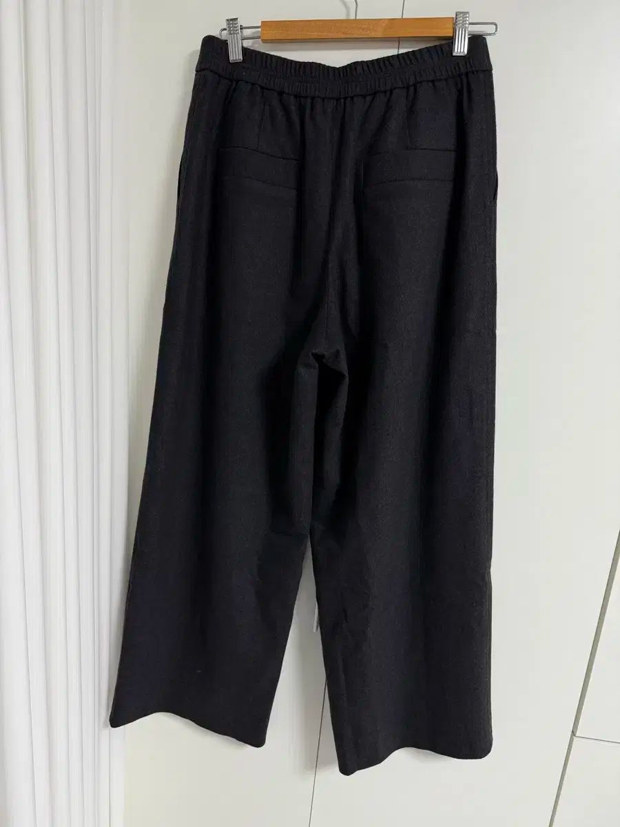 2025 クホ カシミア ISTJ VENDING MACHINE Ver. パンツ