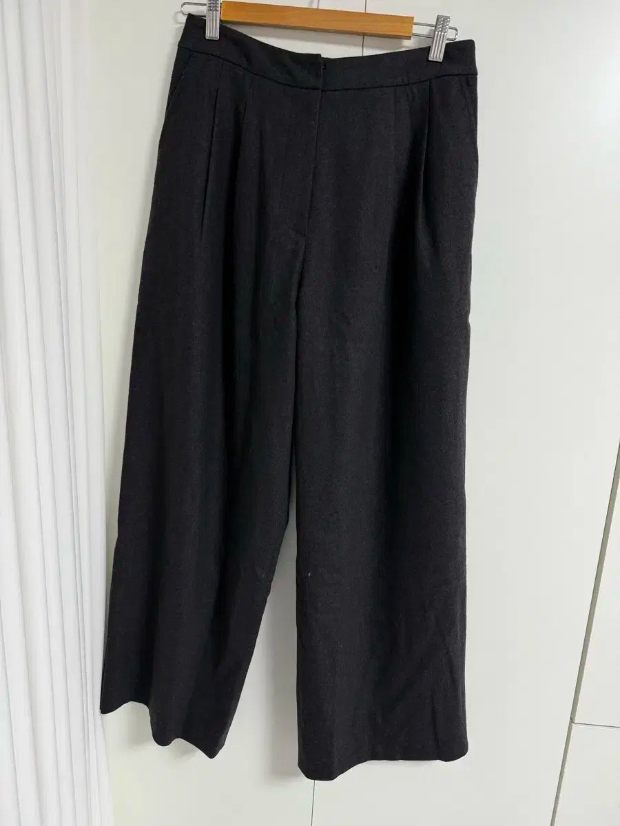 2025 クホ カシミア ISTJ VENDING MACHINE Ver. パンツ