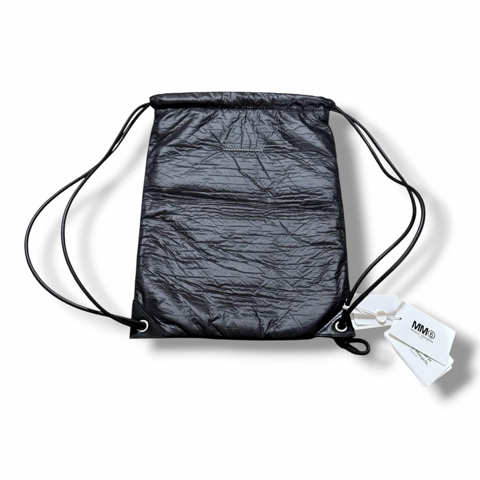 参考上代74800円 MM6 Drawstring Bag ドローストロングバッグ ナップサック リュック エムエムシックス SB6WA0004 ブラック F 1387M GINKGOPHARMACY_COM
