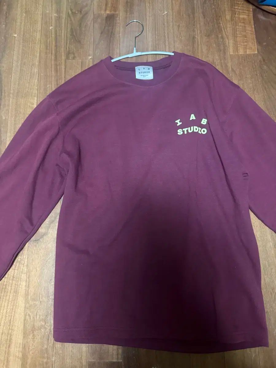 送料無料。 IAB Studio ロングスリーブ バーガンディ L