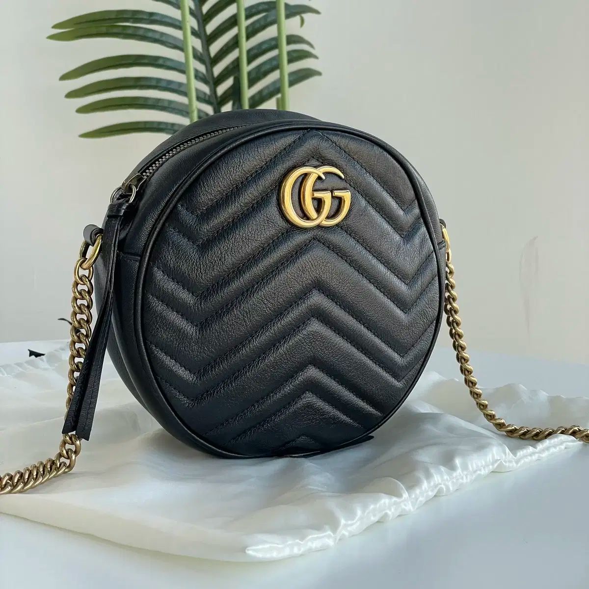 グッチ マーモント ラウンド タンバリン クロスバッグ