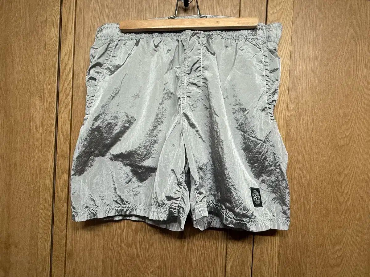 STONE ISLAND ストーンアイランド ナイロン メタル ハーフパンツ Lサイズ タグのみ 제거