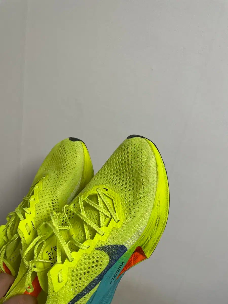 ナイキ ヴェイパーフライ3 ボルト 275 傷なし 最高