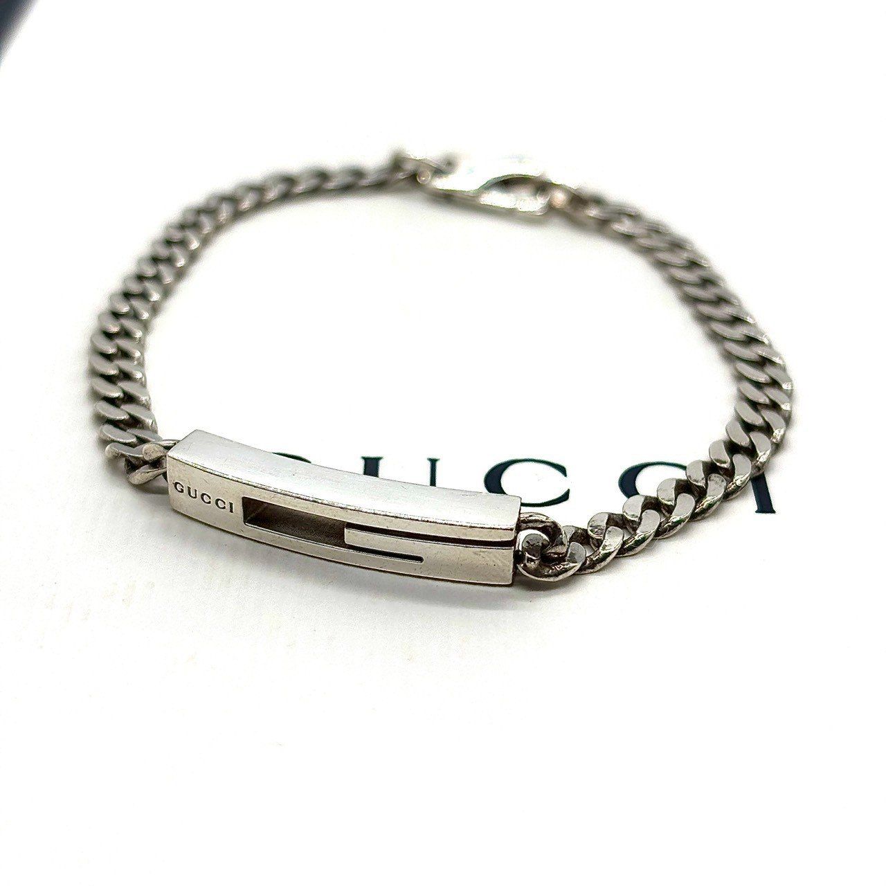 存在感で魅せる GUCCI