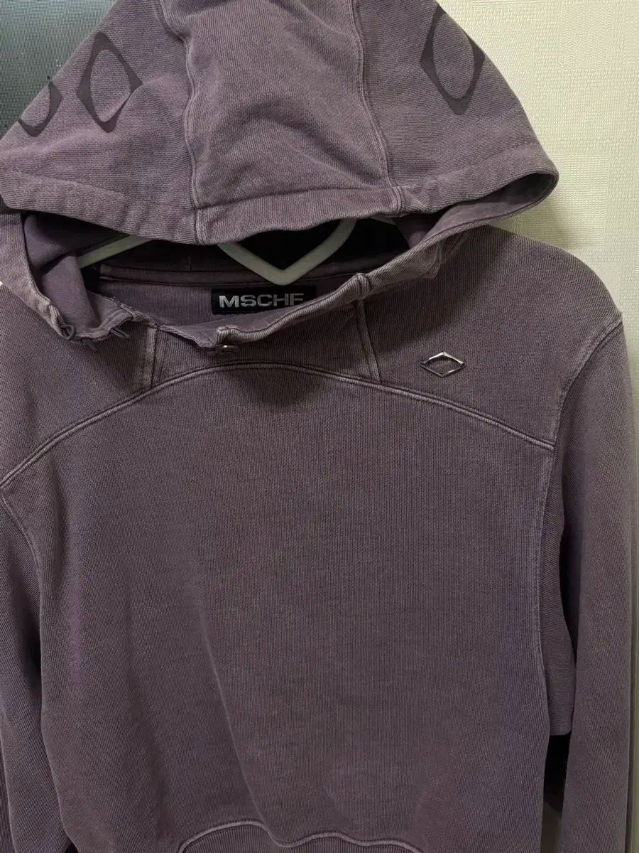 ミスチーフ サイド ボタン クロップド フーディー
