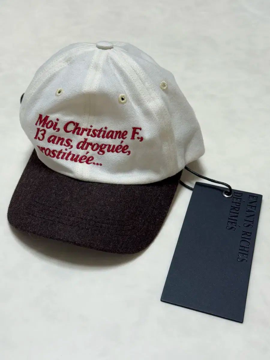 アンパン リーシュ デプリメ レタリング キャップ アイボリー