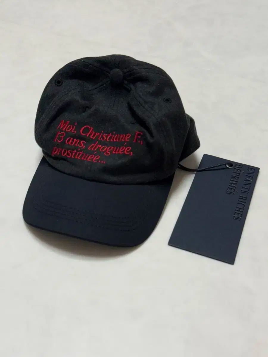 アンパン リーシュ デプリメ レタリング キャップ チャコール