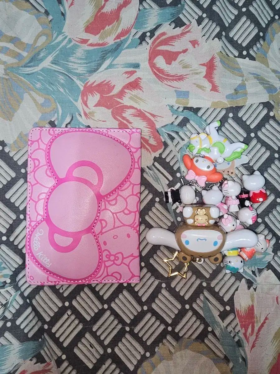 ハローキティ パスポートケース フィギュア