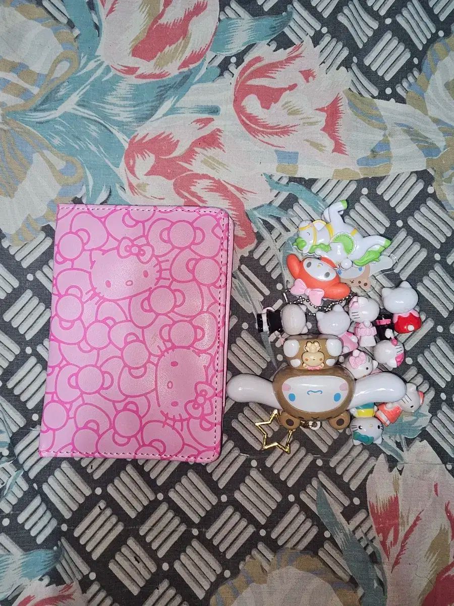 ハローキティ パスポートケース フィギュア