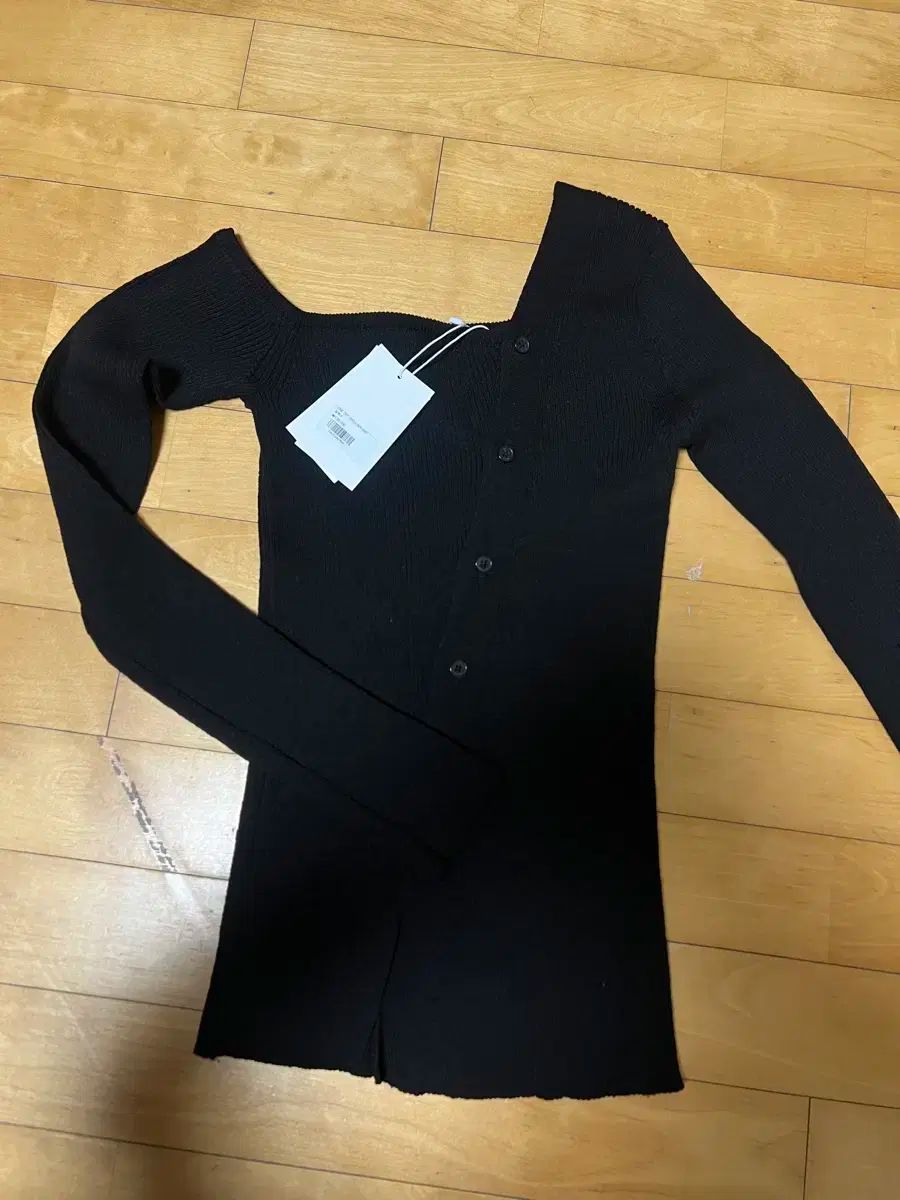 DIAGONAL 片方オフショルダニットカーディガン