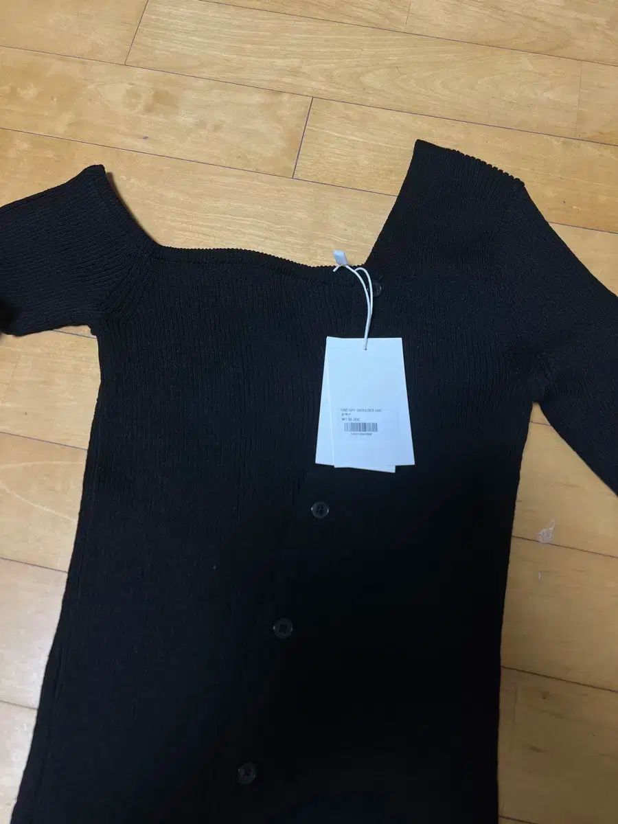 DIAGONAL 片方オフショルダニットカーディガン