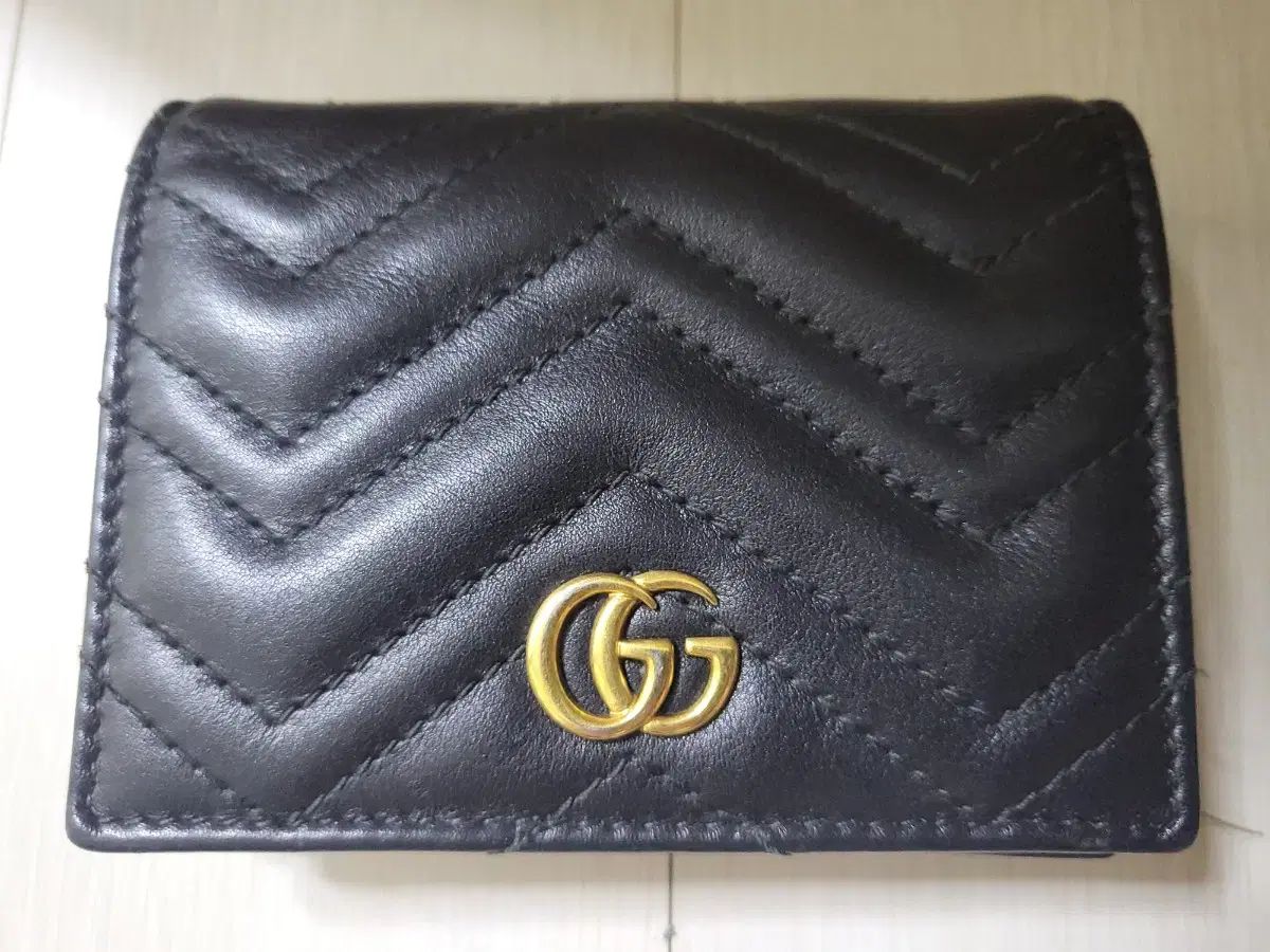 グッチ マトラッセ 二つ折り財布